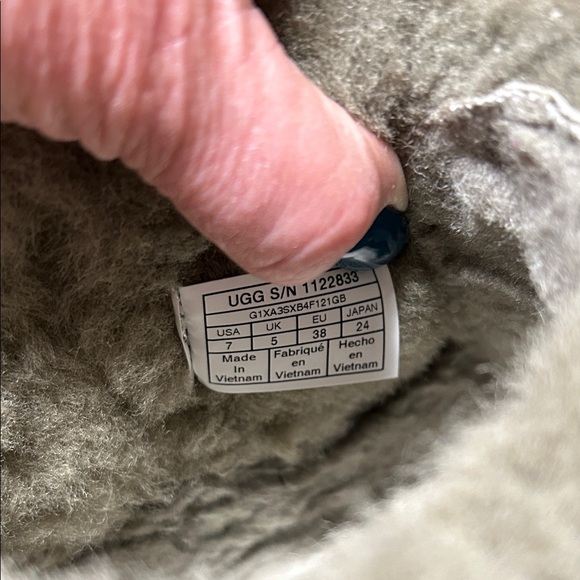 NWOT UGG Women's Olive Green Ankle Boots with Fur Lining Size 7 - Picture 10 of 16